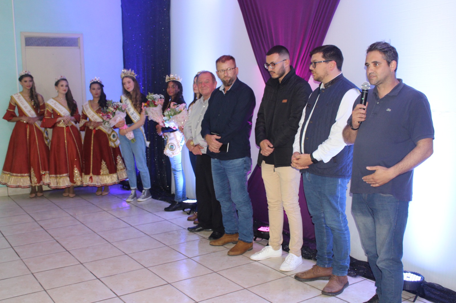 LEGISLATIVO COMPARECE NA ESCOLHA DAS SOBERANAS DA FESTA MUNICIPAL DO LEITE JERSEY