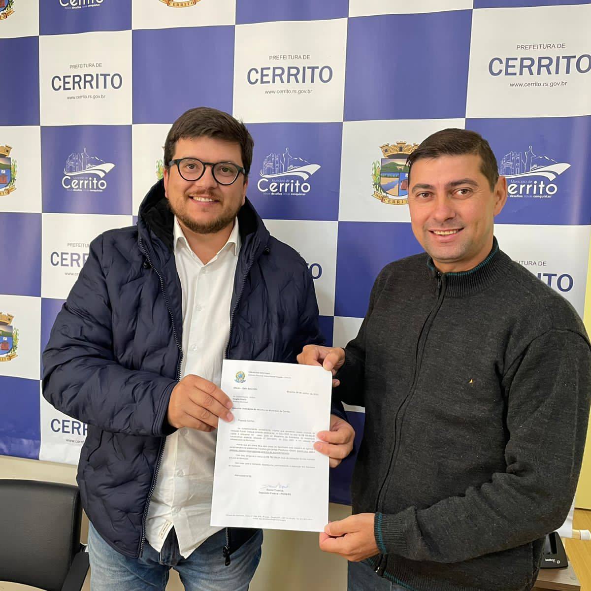 VEREADOR JORGE FUNARI ENTREGA EMENDA PARLAMENTAR AO EXECUTIVO MUNICIPAL